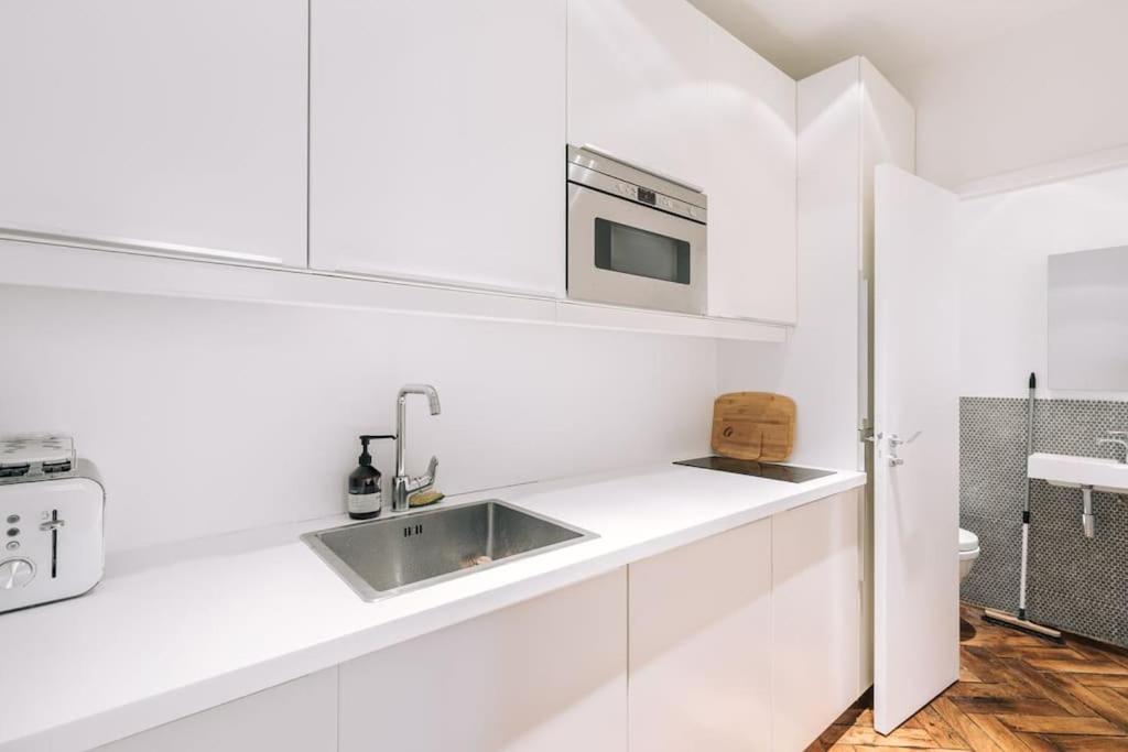 Bright Apartment In The 10Arr. - 4 People Paris Bagian luar foto
