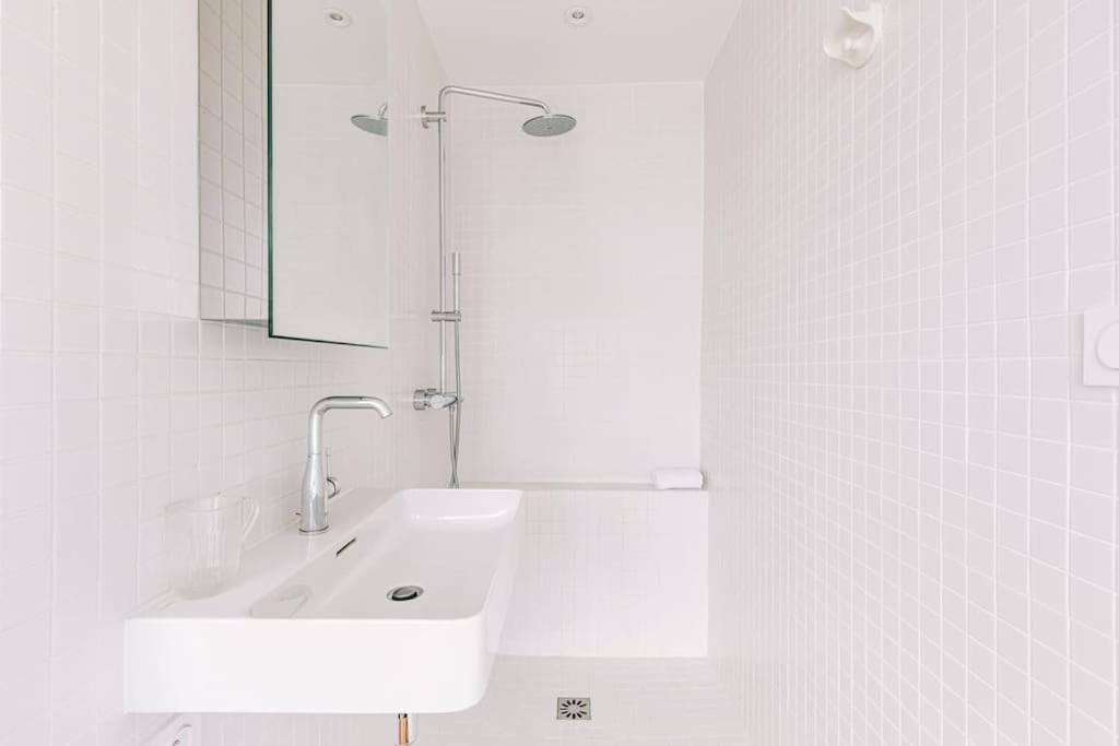Bright Apartment In The 10Arr. - 4 People Paris Bagian luar foto