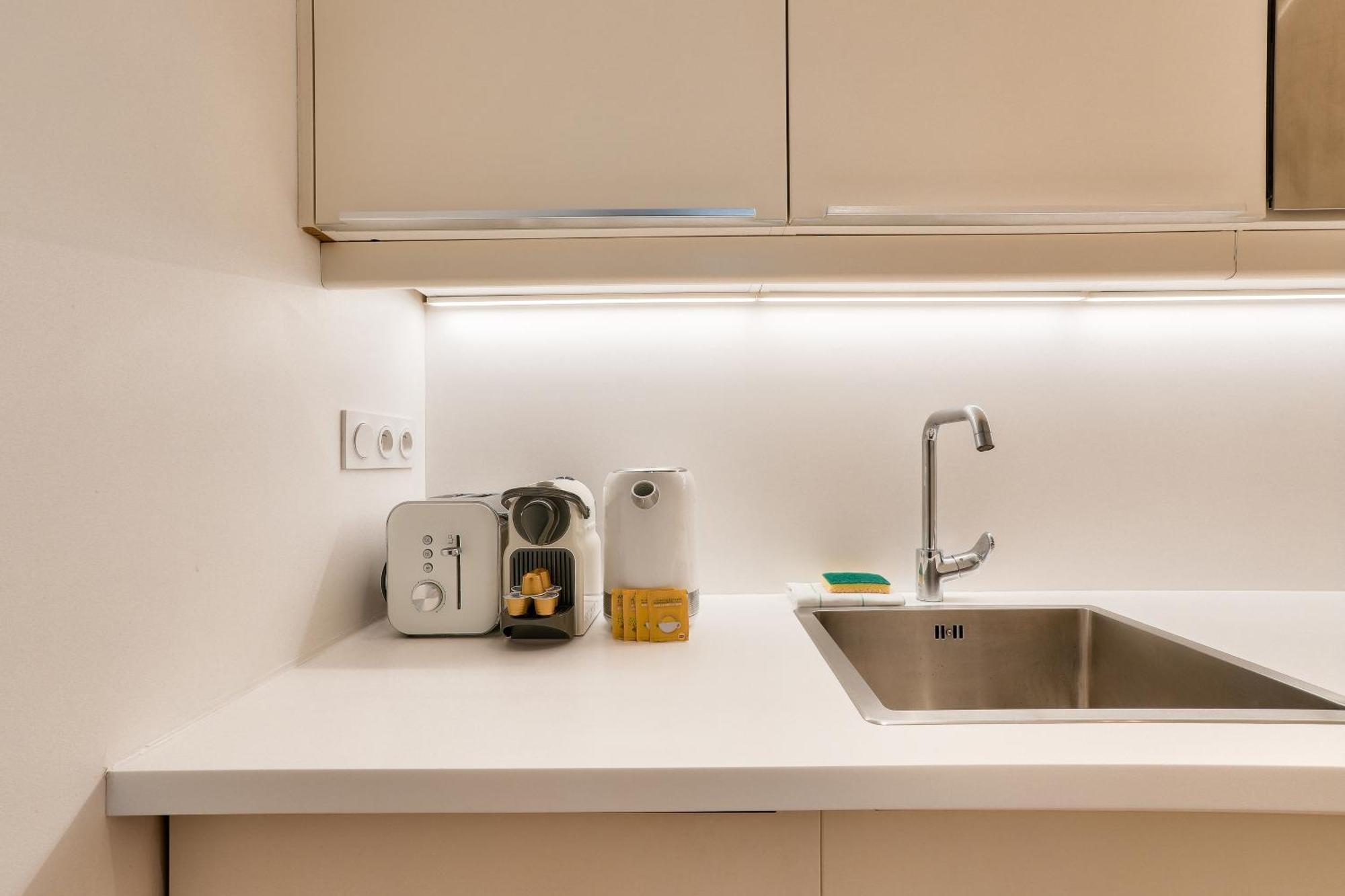 Bright Apartment In The 10Arr. - 4 People Paris Bagian luar foto