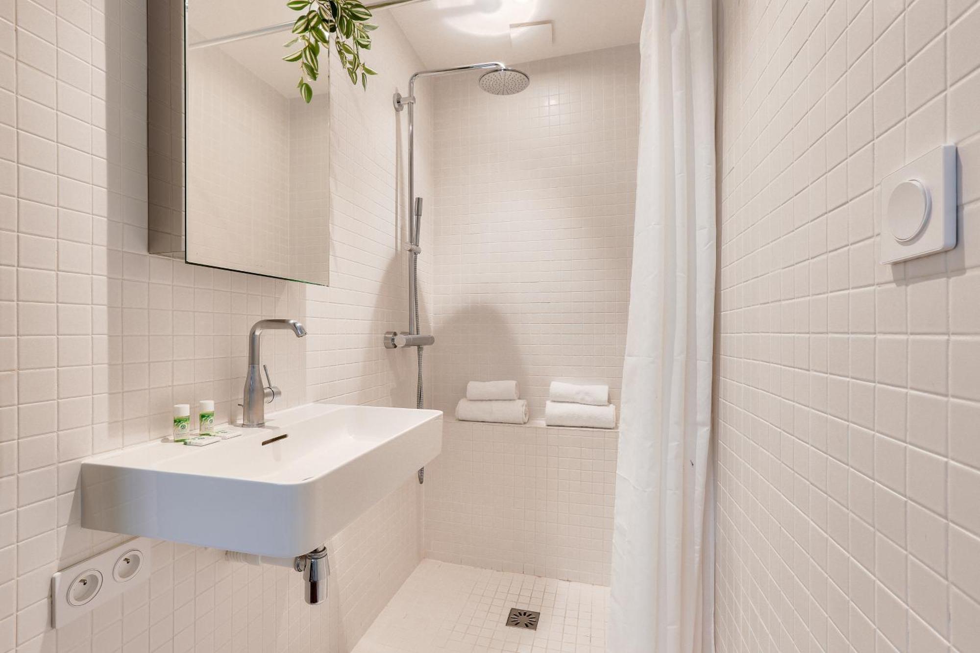 Bright Apartment In The 10Arr. - 4 People Paris Bagian luar foto